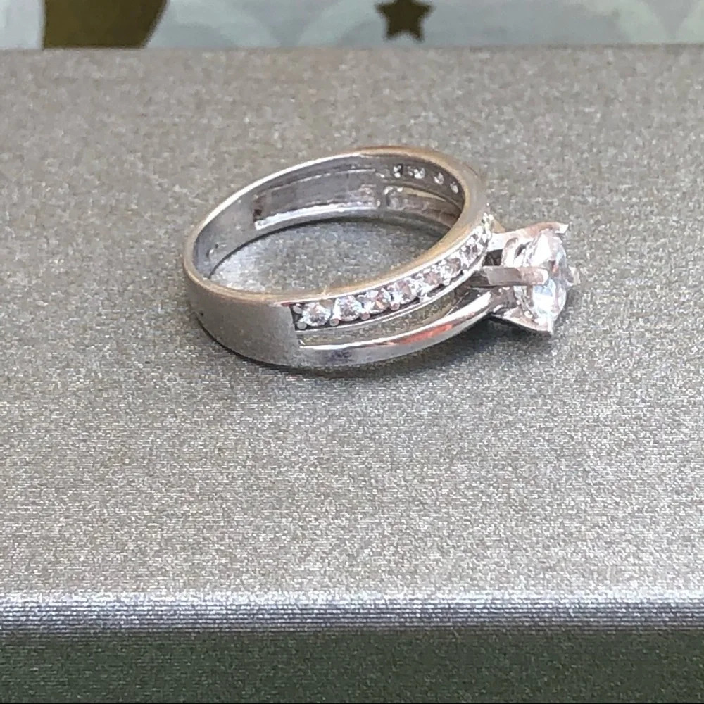 NWOT 925 sterling silver CZ ring. Size 7 - Picture 4 of 7